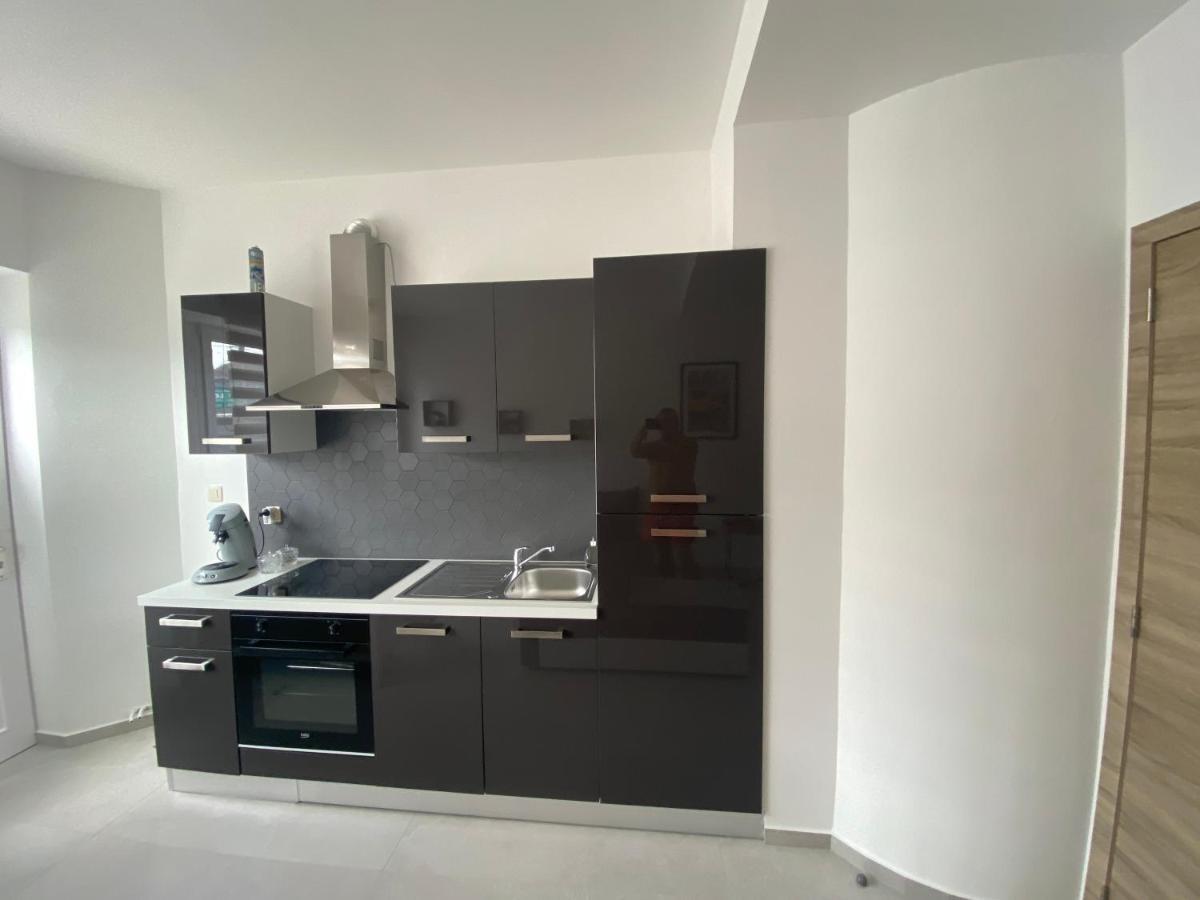 1-C Superbe Appartement Tres Calme Et Bien Decore Charleroi Zewnętrze zdjęcie
