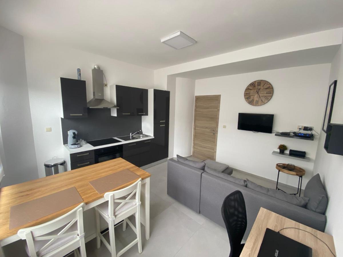 1-C Superbe Appartement Tres Calme Et Bien Decore Charleroi Zewnętrze zdjęcie