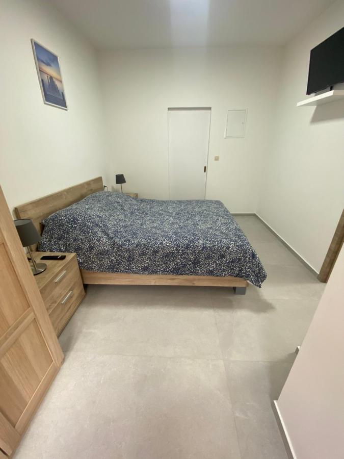 1-C Superbe Appartement Tres Calme Et Bien Decore Charleroi Zewnętrze zdjęcie